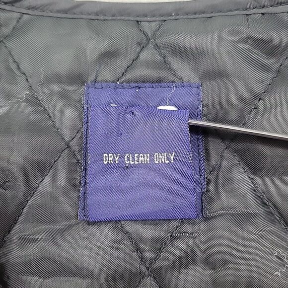 Gap Womens Plaid Vest Size Medium Quilted Lining Red Tartan Thread Pull - Picture 6 of 9